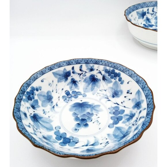 Vintage Japanese Blue White Porcelain Bowls Grapevine Scalloped Rim Set of 2 - Picture 7 of 16